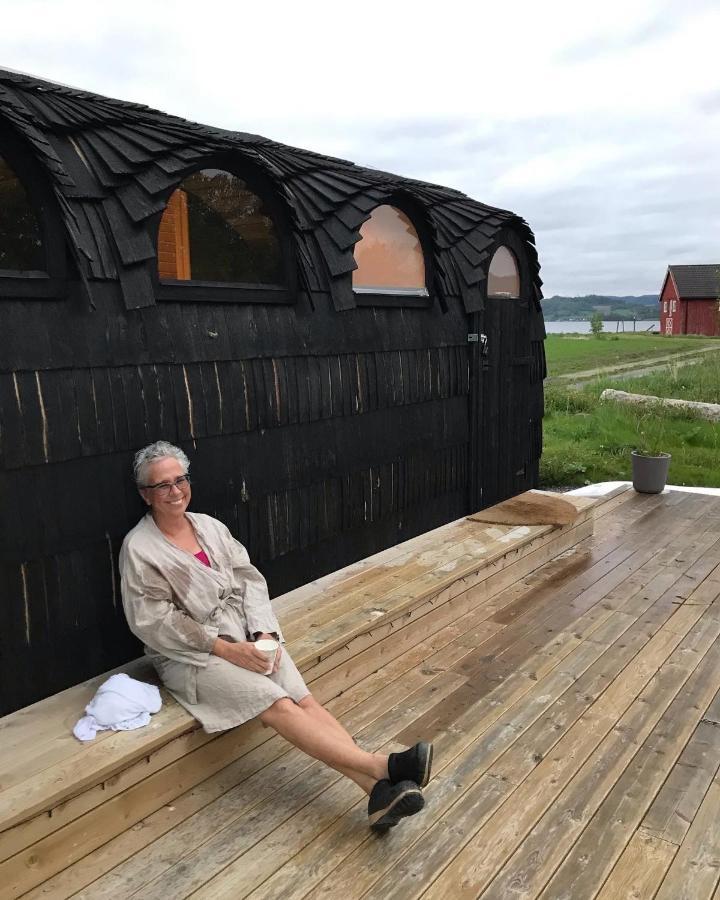 Saga, Et Unikt, Sjarmerende Badehotell Med Fa Rom, Sauna Og Badebrygge - Inderoy Straumen  Eksteriør billede