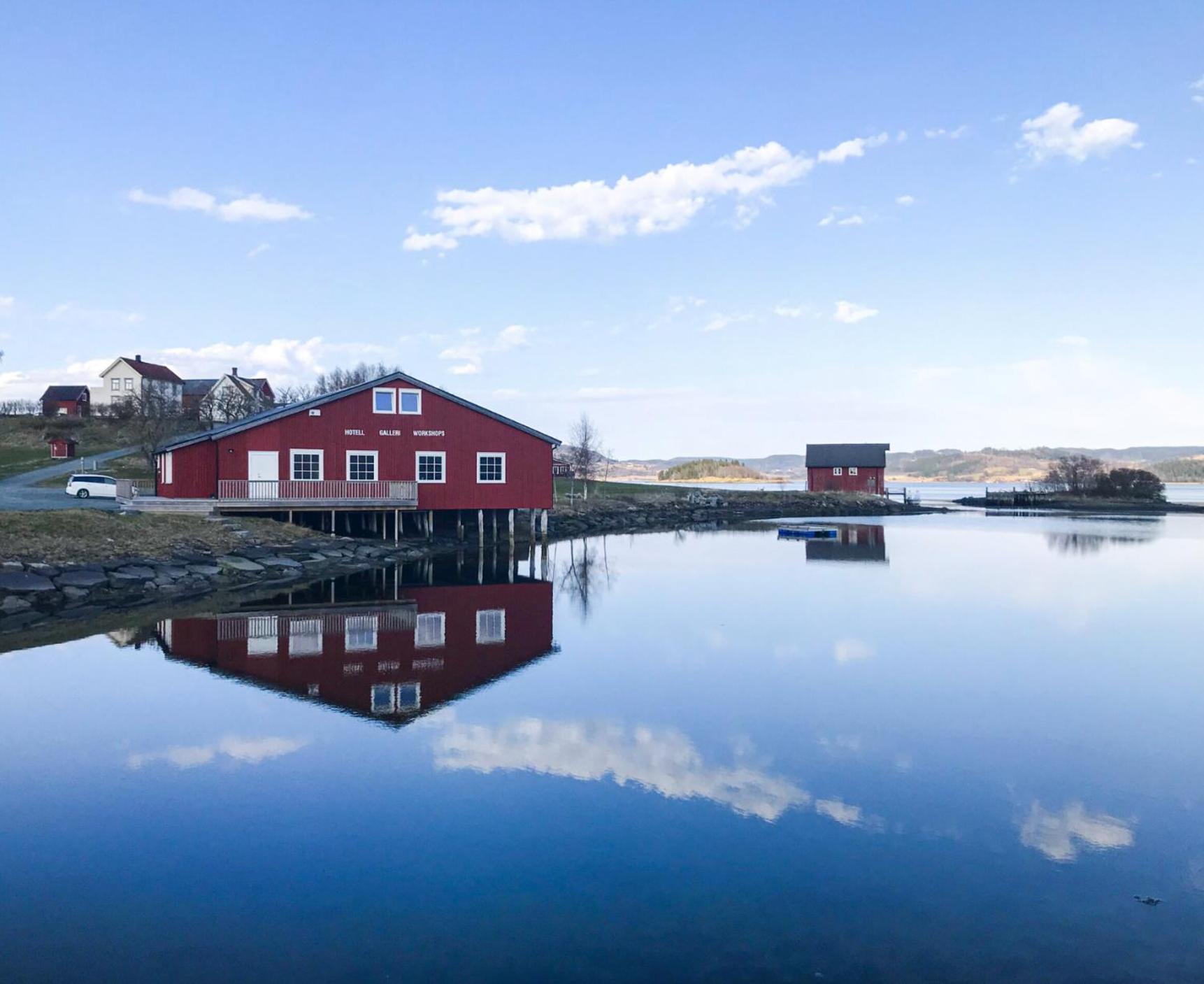 Saga, Et Unikt, Sjarmerende Badehotell Med Fa Rom, Sauna Og Badebrygge - Inderoy Straumen  Eksteriør billede