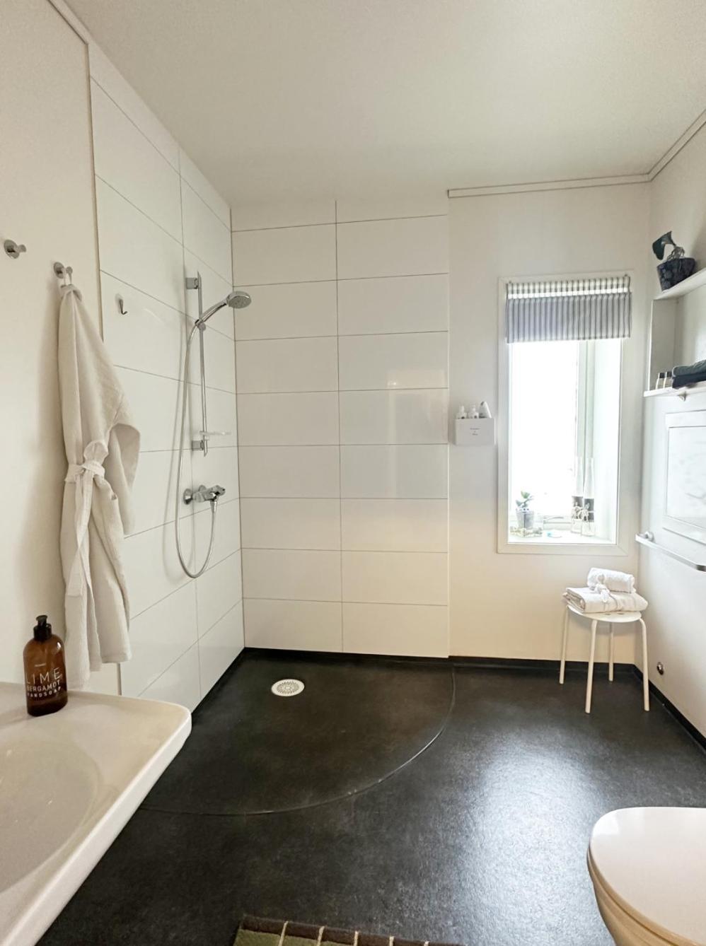 Saga, Et Unikt, Sjarmerende Badehotell Med Fa Rom, Sauna Og Badebrygge - Inderoy Straumen  Eksteriør billede