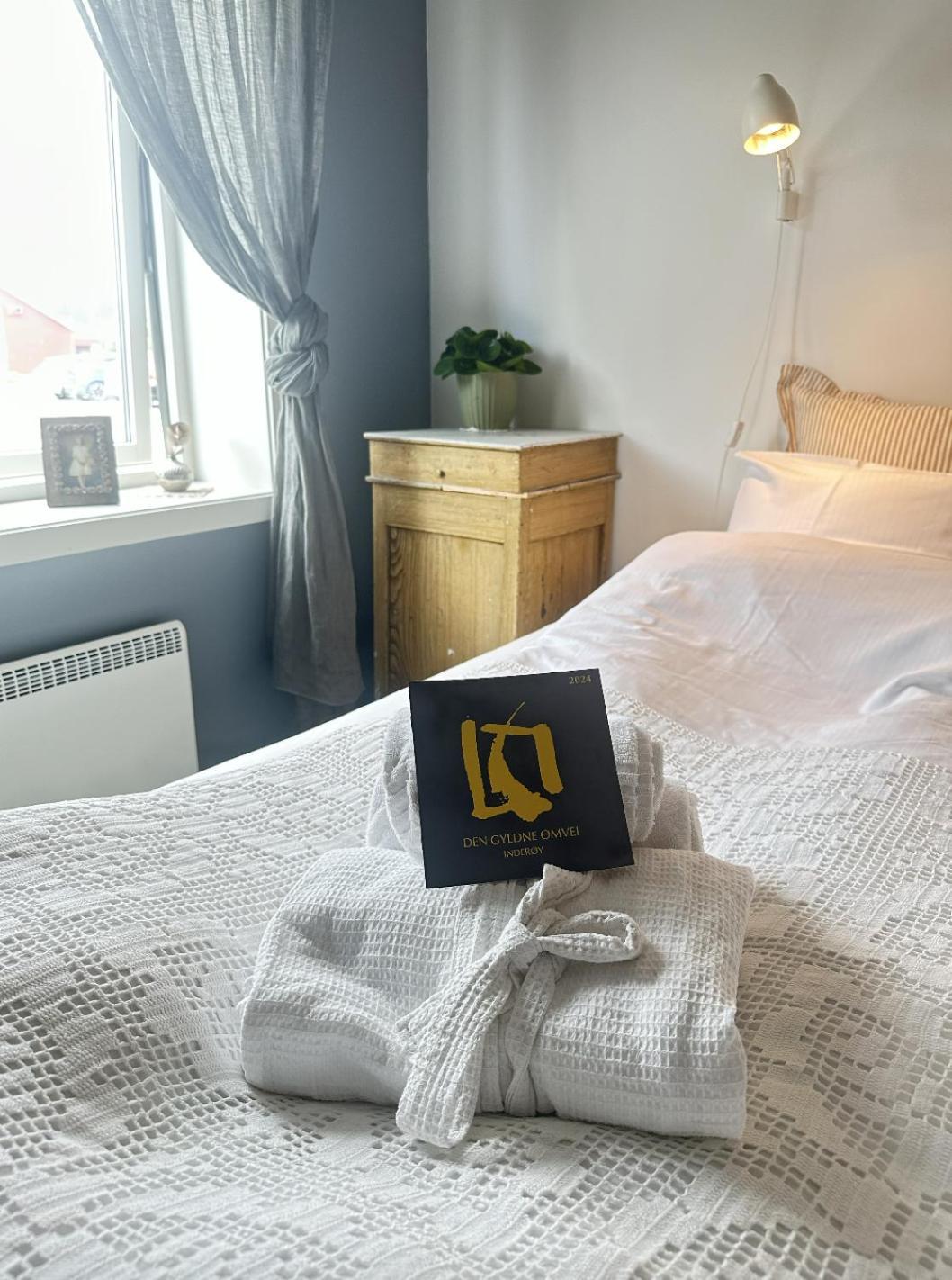 Saga, Et Unikt, Sjarmerende Badehotell Med Fa Rom, Sauna Og Badebrygge - Inderoy Straumen  Eksteriør billede
