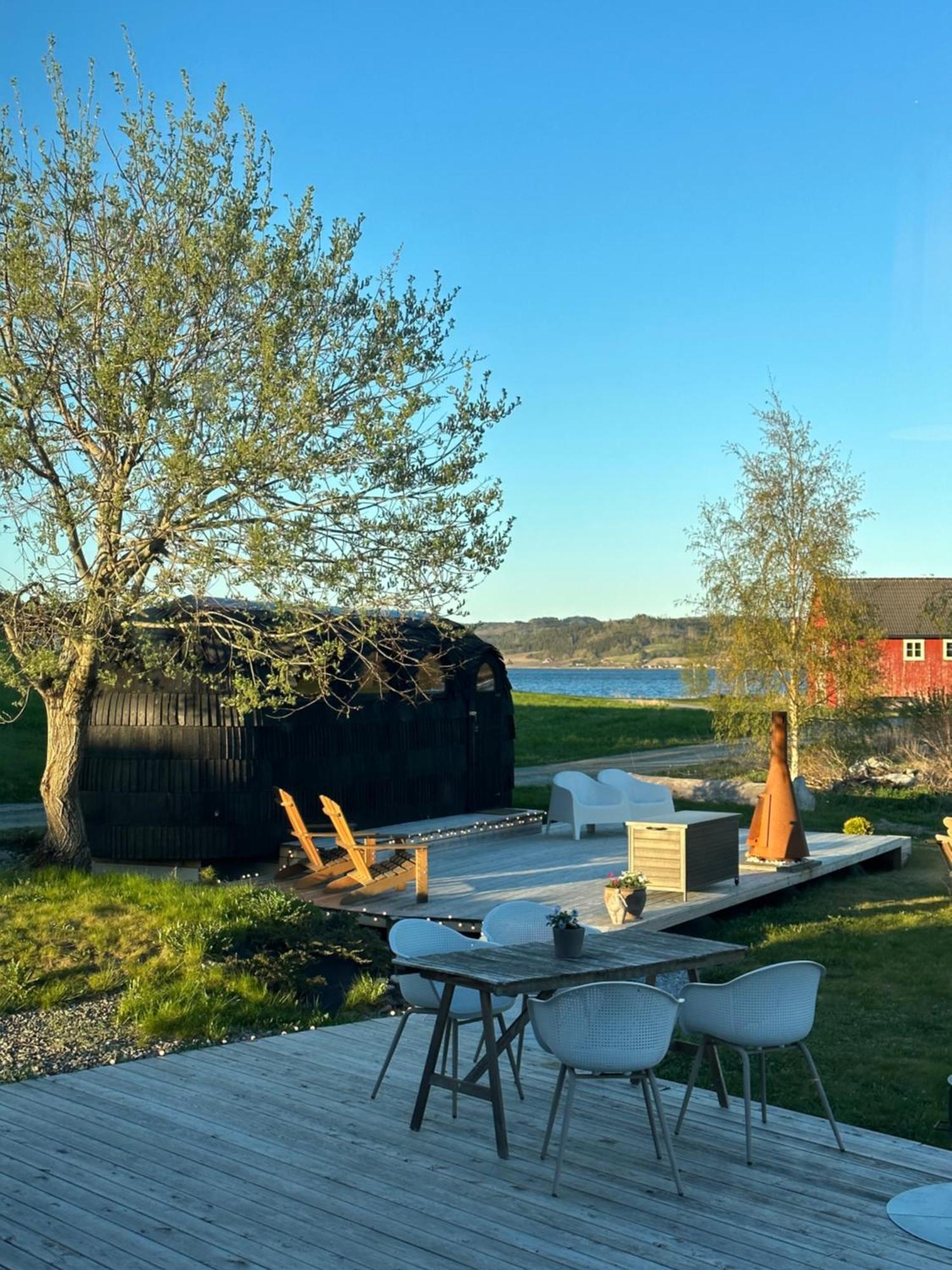 Saga, Et Unikt, Sjarmerende Badehotell Med Fa Rom, Sauna Og Badebrygge - Inderoy Straumen  Eksteriør billede